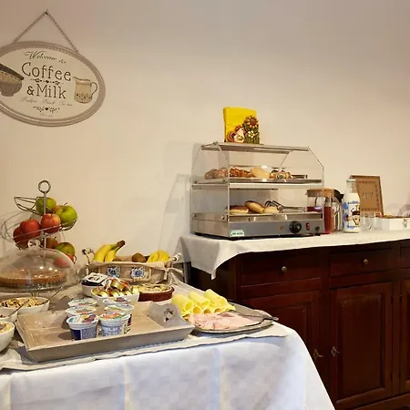 Castel Montorio Bed & Breakfast *