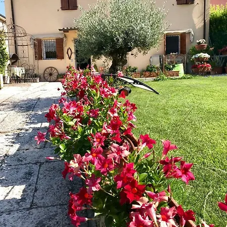 Castel Montorio לינה וארוחת בוקר ורונה